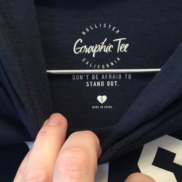 Hollister Graphic L/S Cropped Hoodie - Picture 4 of 8